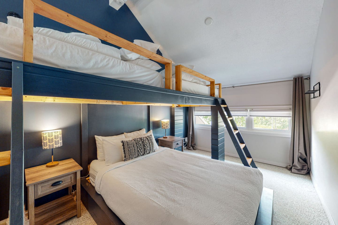 Bright Wintergreen Condo w/ Private Sauna & Golf | Photo 26