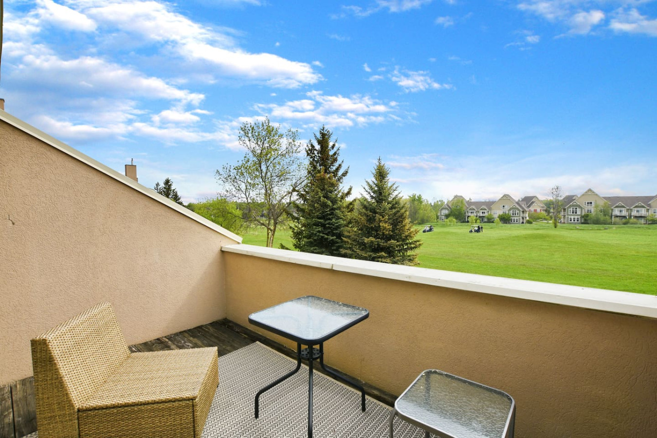 3BDR Condo w/Private Sauna on Golf Course | Photo 4