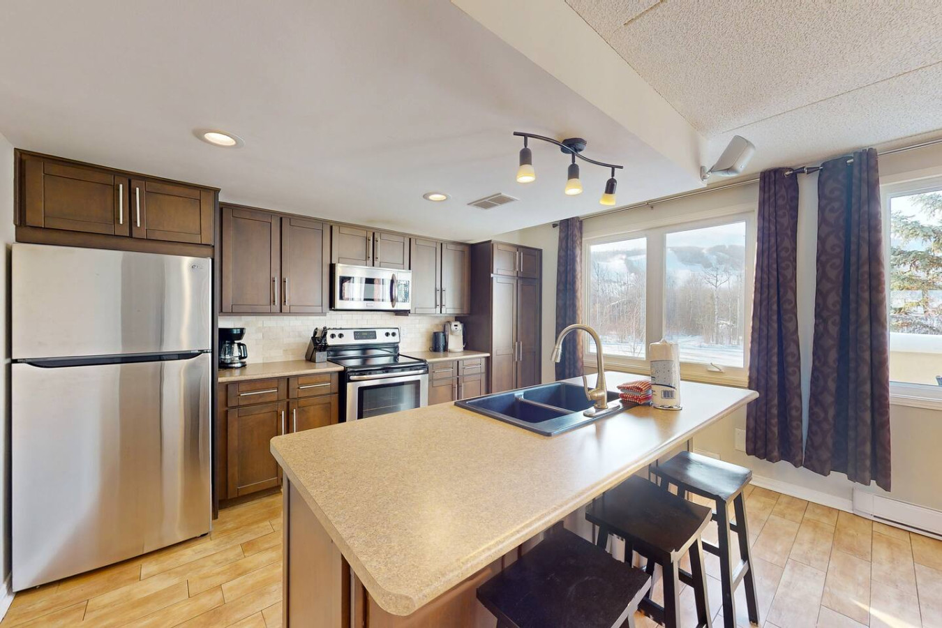 3BDR Condo w/Private Sauna on Golf Course | Photo 2