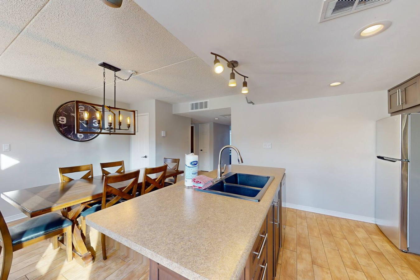 3BDR Condo w/Private Sauna on Golf Course | Photo 10