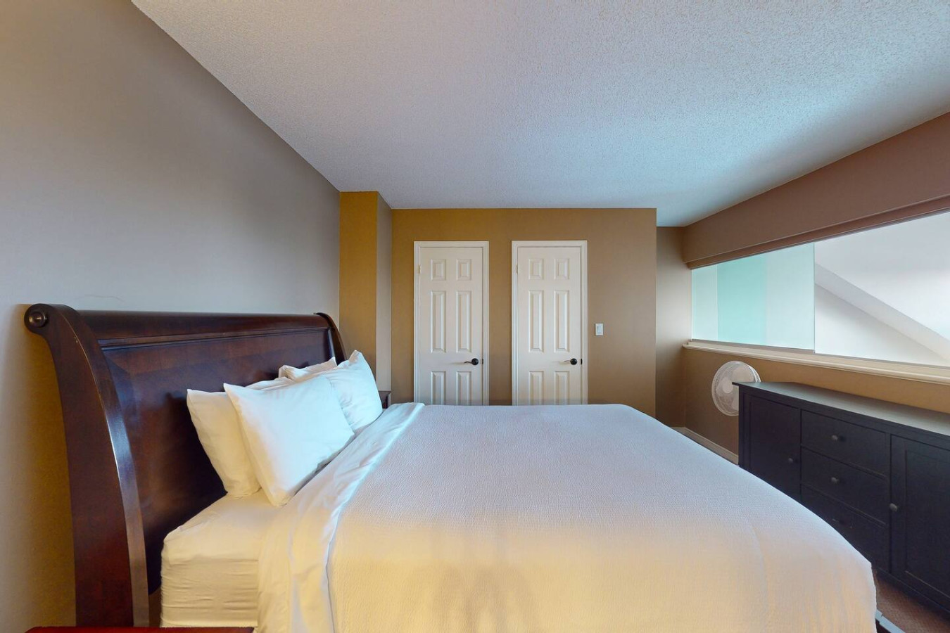 3BDR Condo w/Private Sauna on Golf Course | Photo 3