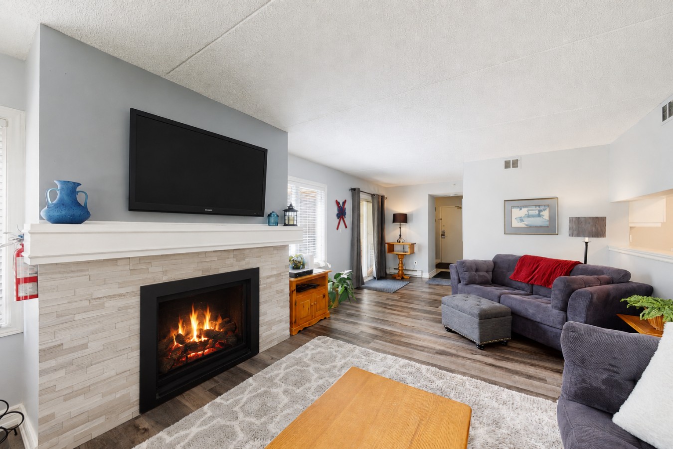 3BDR Mountain Side Retreat, Steps to the Village 6