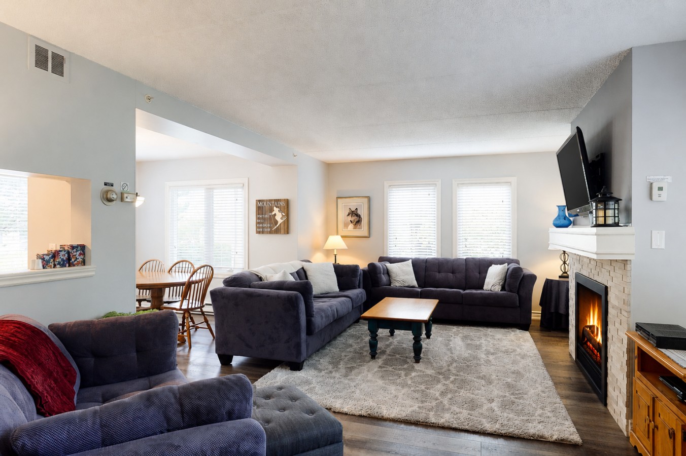 3BDR Mountain Side Retreat, Steps to the Village 7
