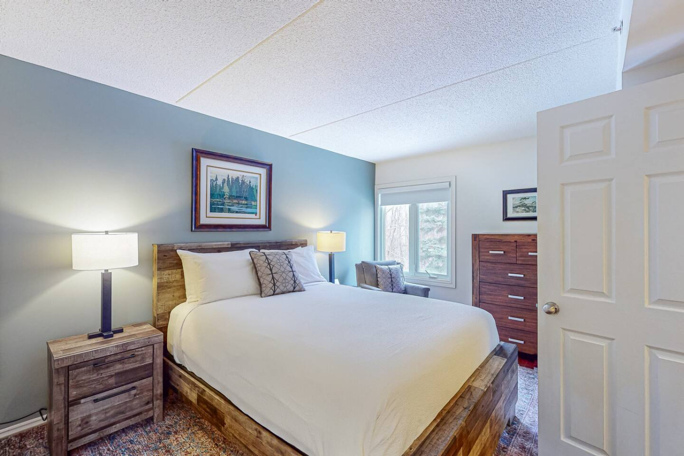 Spacious Mountain Walk Home, Steps to Blue! | Photo 4