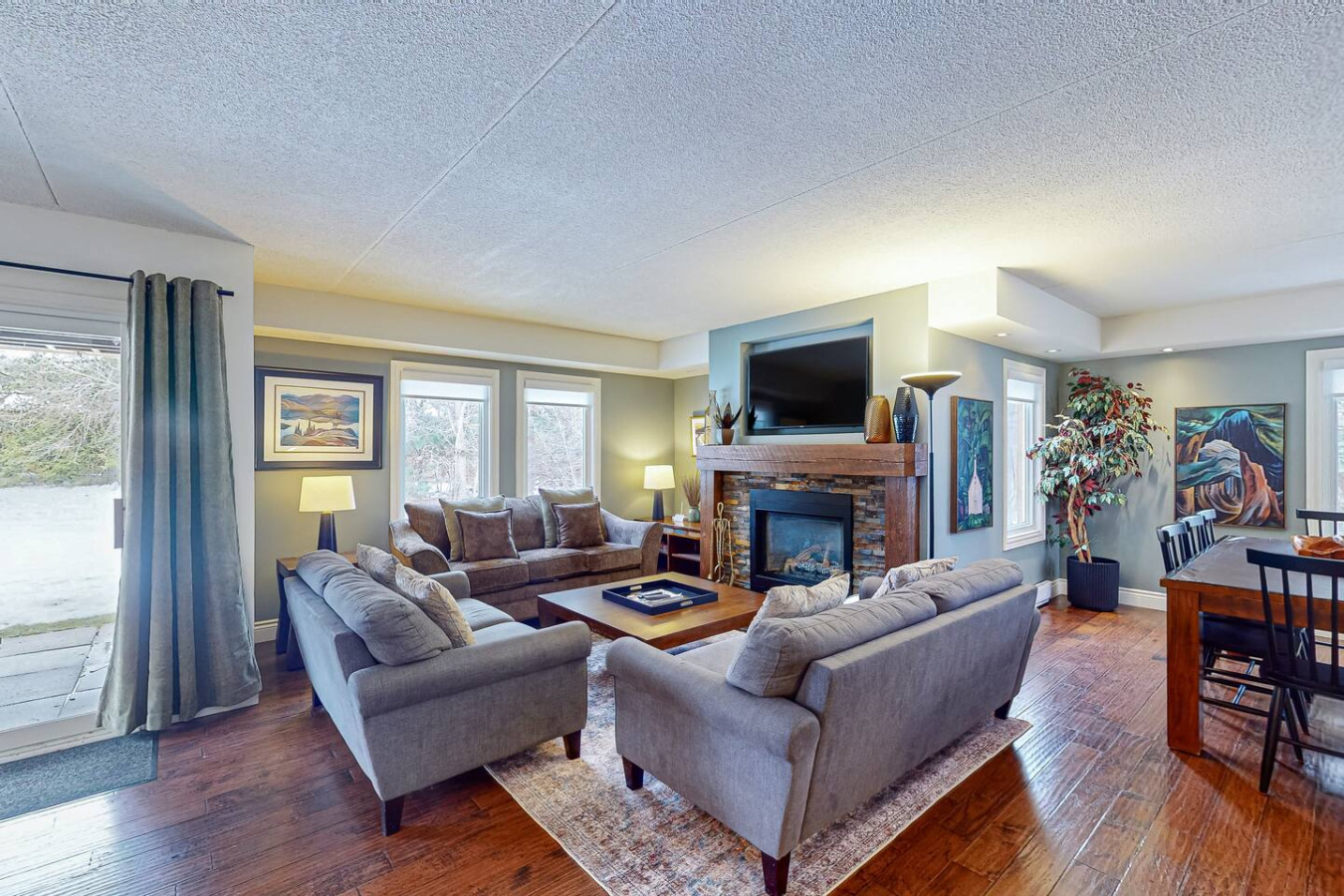 Spacious Mountain Walk Home, Steps to Blue!