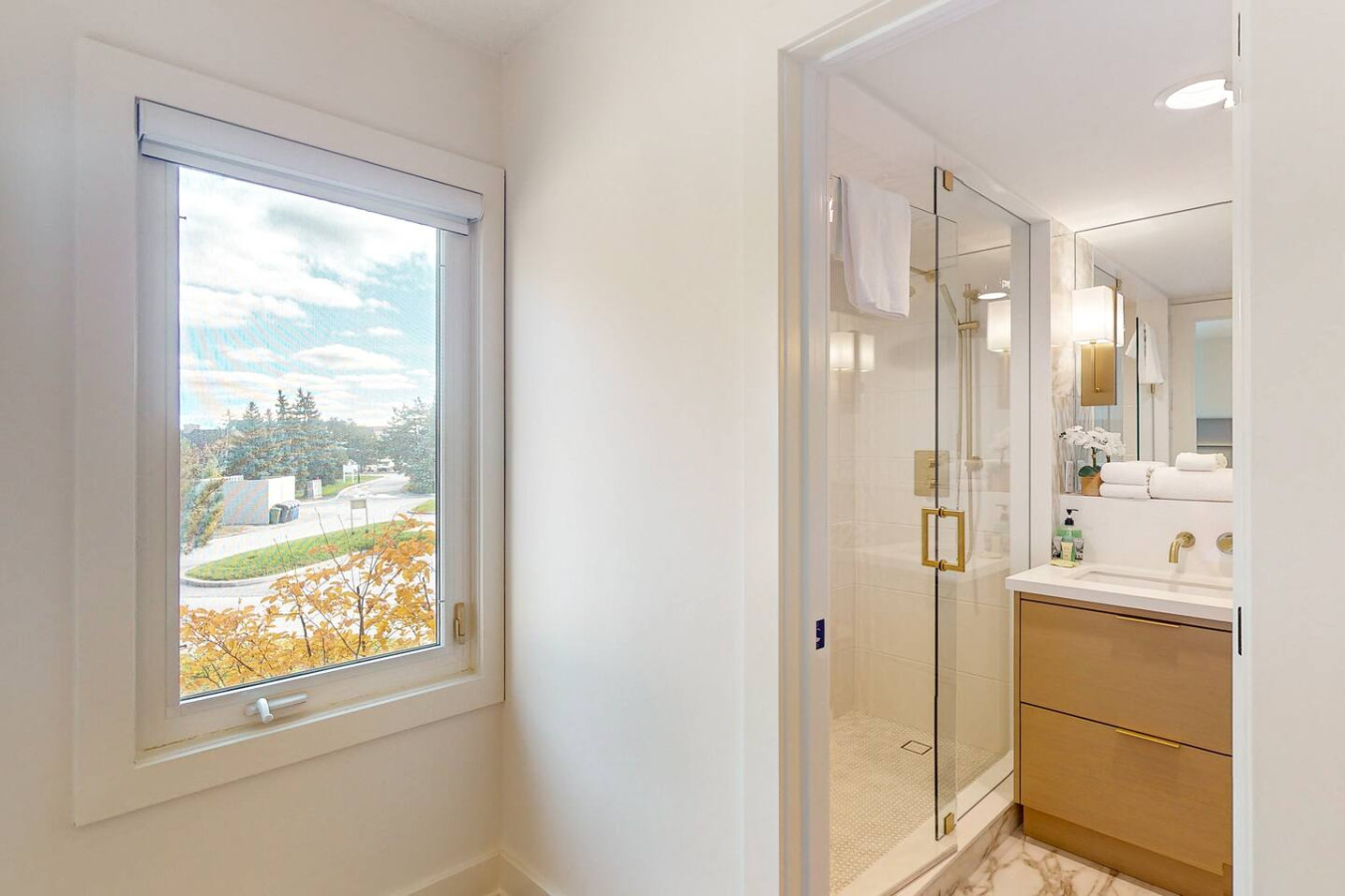 Luxury 3BDR Mountain Side Getaway, Steps to Blue! | Photo 16