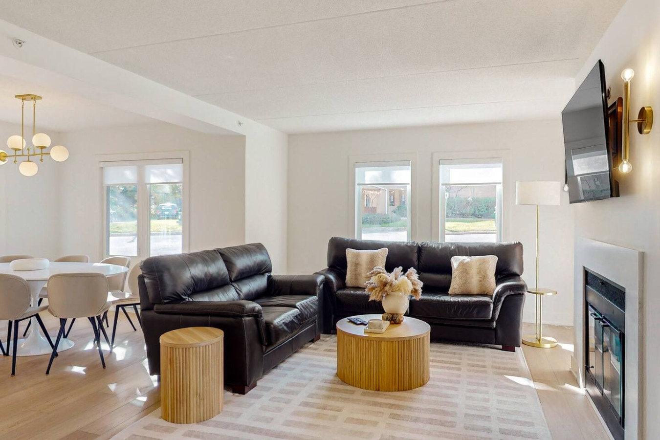 Luxury 3BDR Mountain Side Getaway, Steps to Blue! | Photo 6