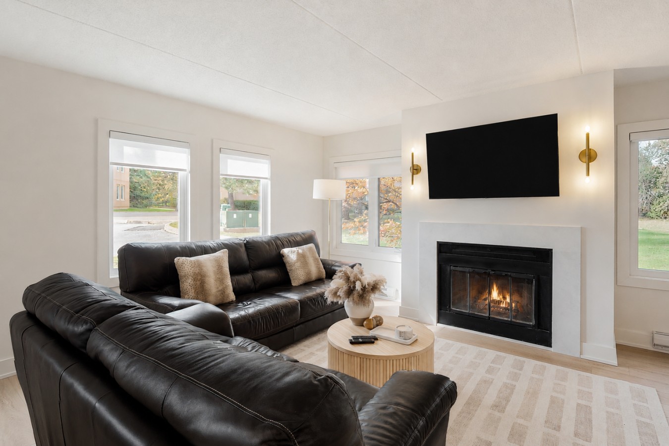 Luxury 3BDR Mountain Side Getaway, Steps to Blue!