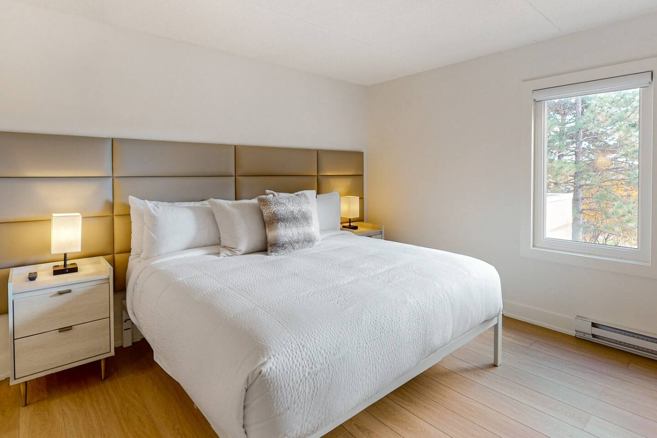 Luxury 3BDR Mountain Side Getaway, Steps to Blue! | Photo 14