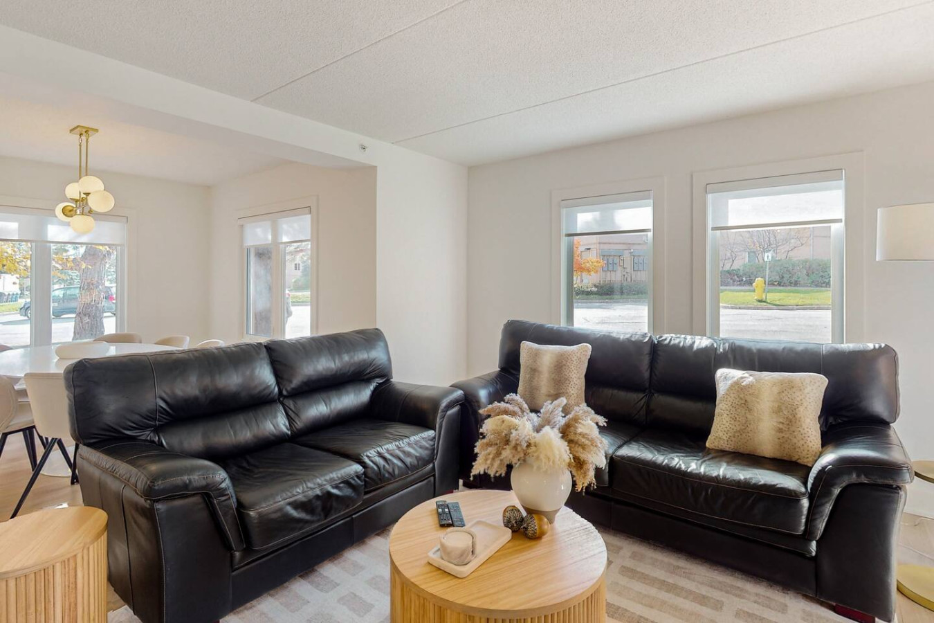 Luxury 3BDR Mountain Side Getaway, Steps to Blue! | Photo 7