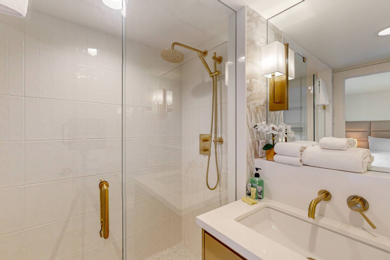 Luxury 3BDR Mountain Side Getaway, Steps to Blue! | Photo 17