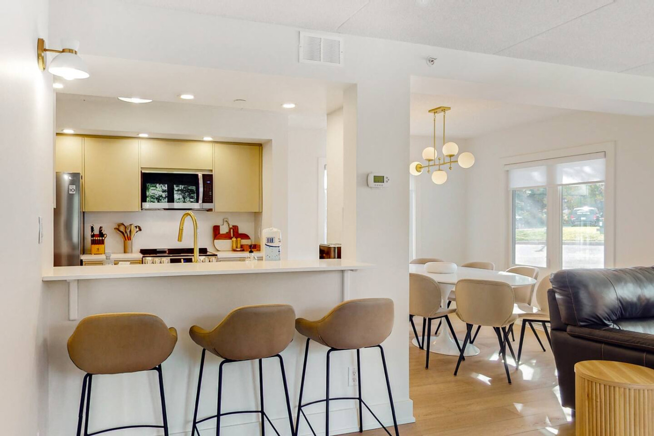 Luxury 3BDR Mountain Side Getaway, Steps to Blue! | Photo 10