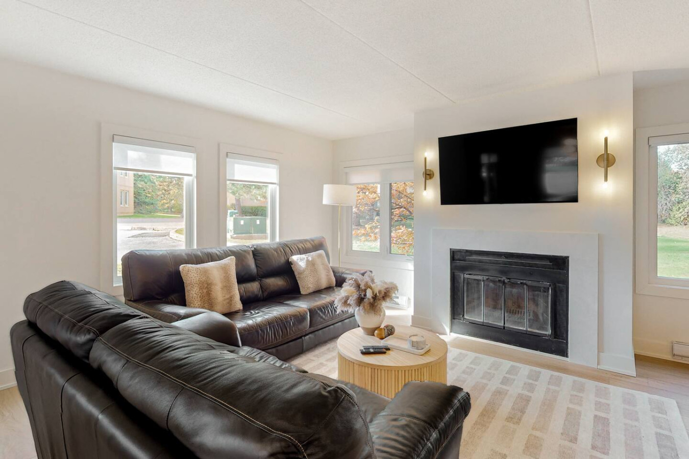 Luxury 3BDR Mountain Side Getaway, Steps to Blue!