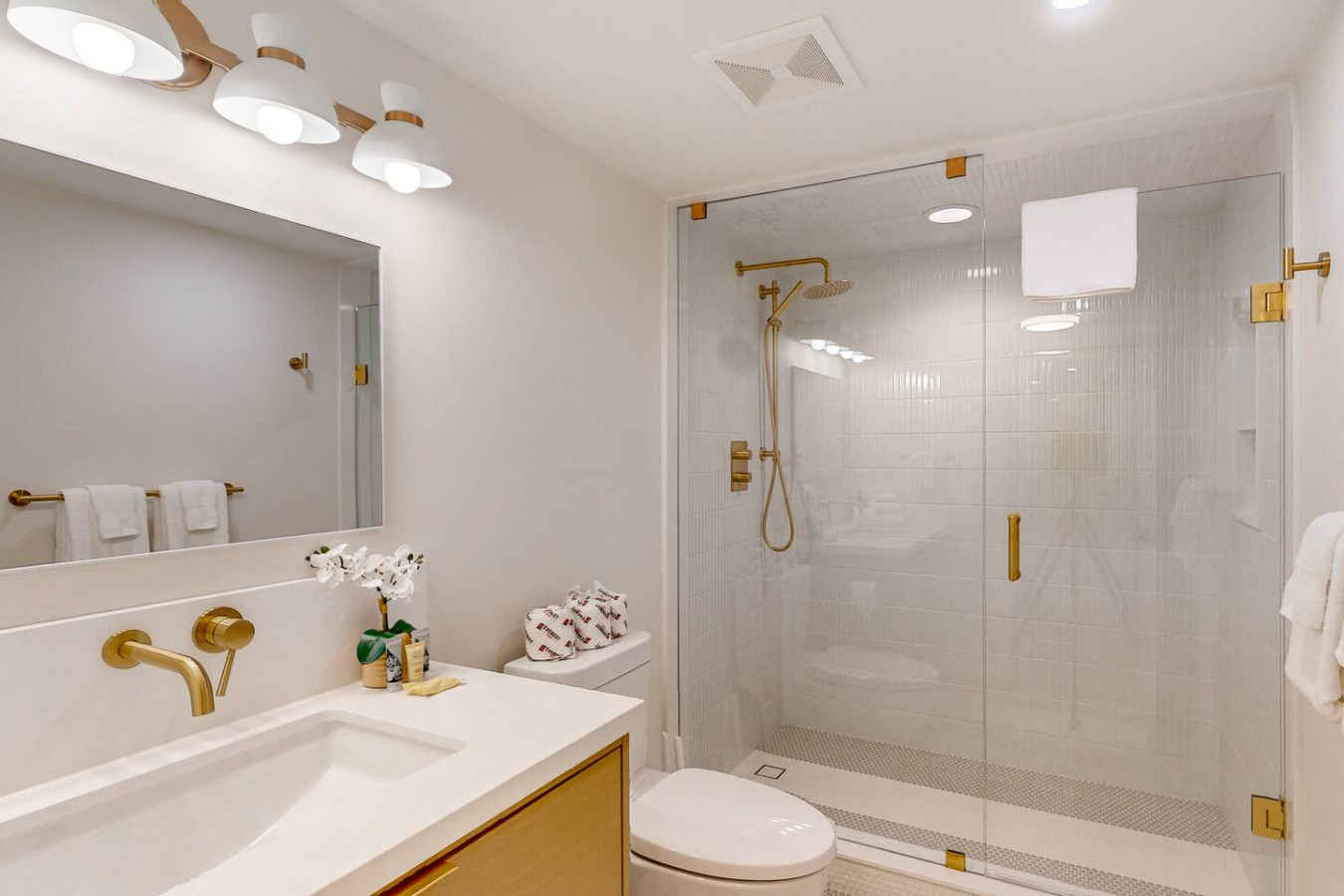 Luxury 3BDR Mountain Side Getaway, Steps to Blue! | Photo 19