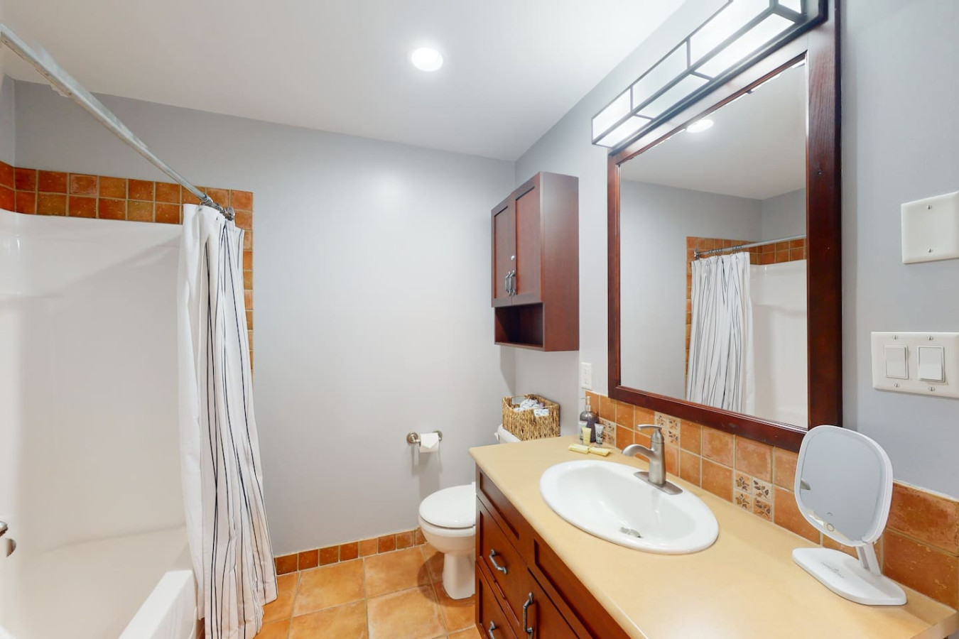 Peak to Green Escape: Mountain Views & Golf | Photo 16