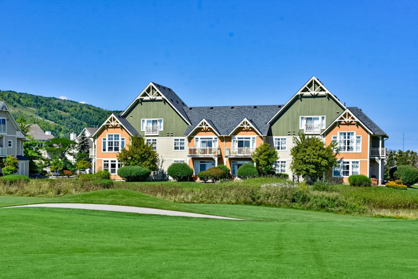 Peak to Green Escape: Mountain Views & Golf | Photo 27