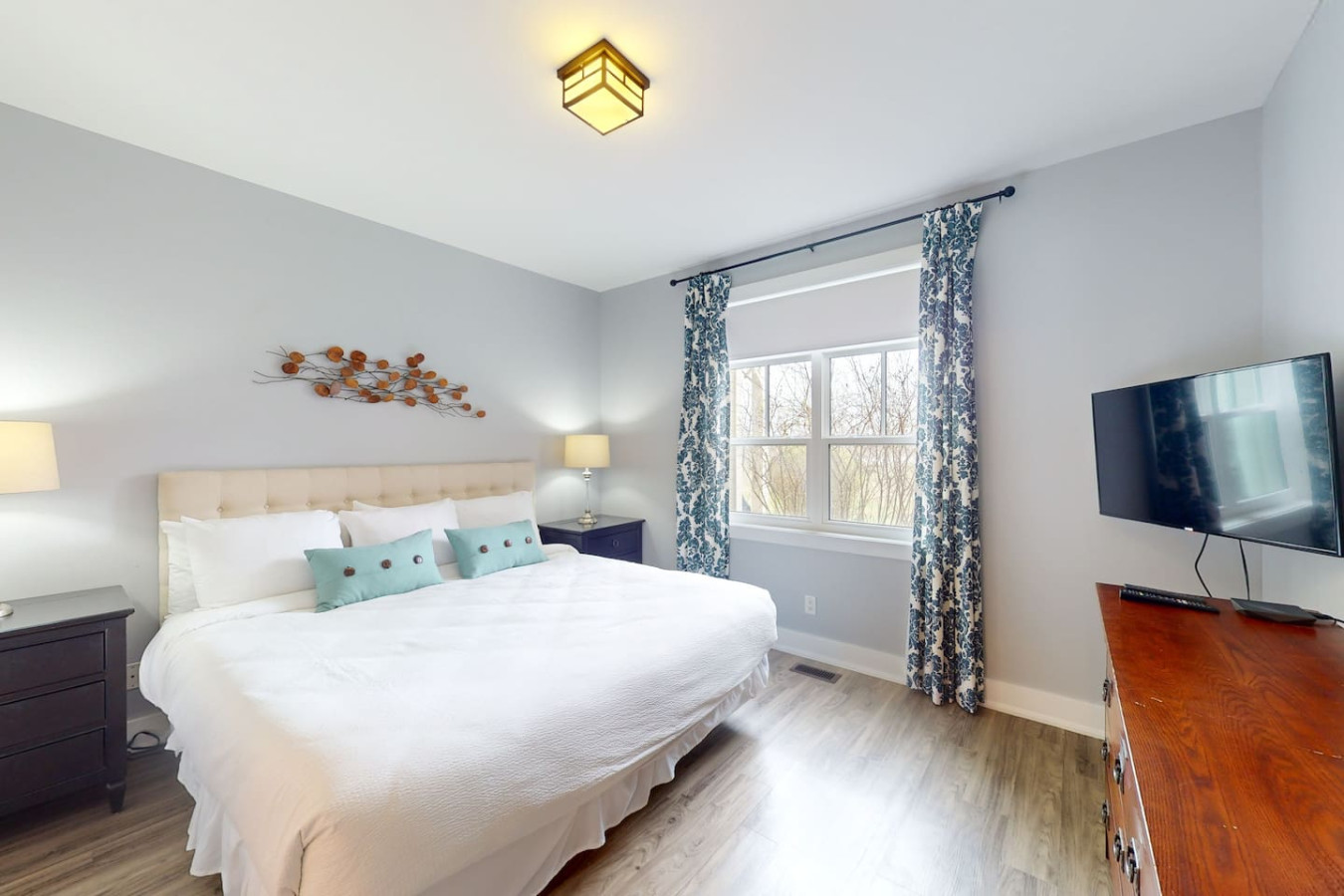 Peak to Green Escape: Mountain Views & Golf | Photo 3