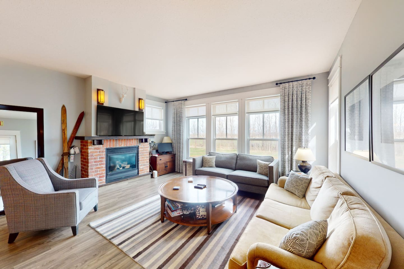 Peak to Green Escape: Mountain Views & Golf