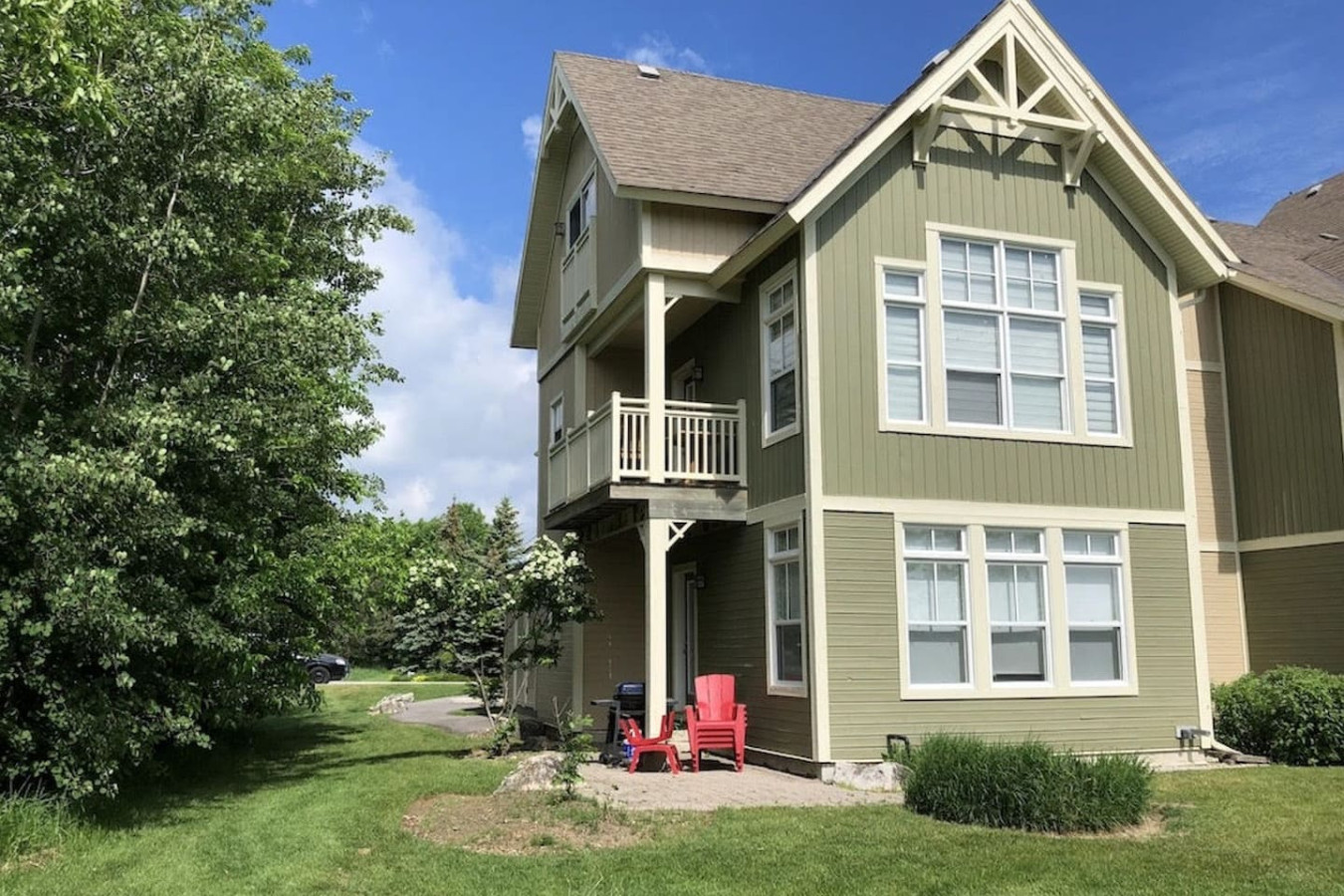 Peak to Green Escape: Mountain Views & Golf | Photo 21