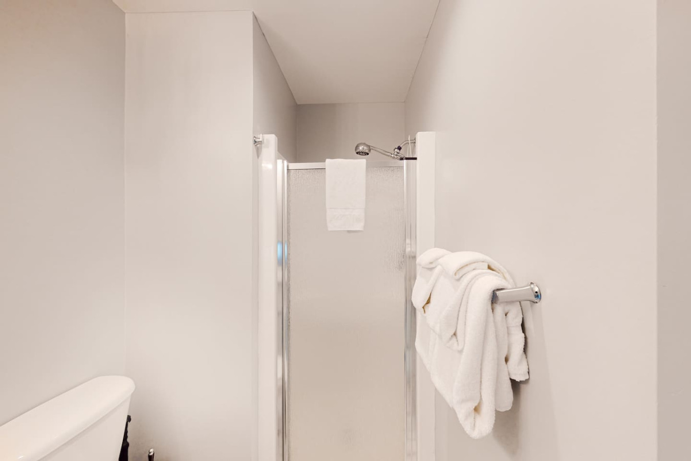 Peak to Green Escape: Mountain Views & Golf | Photo 13