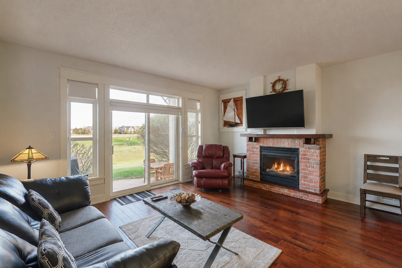The Fairway Flat: Golf Views + Summer Pool/Hot Tub