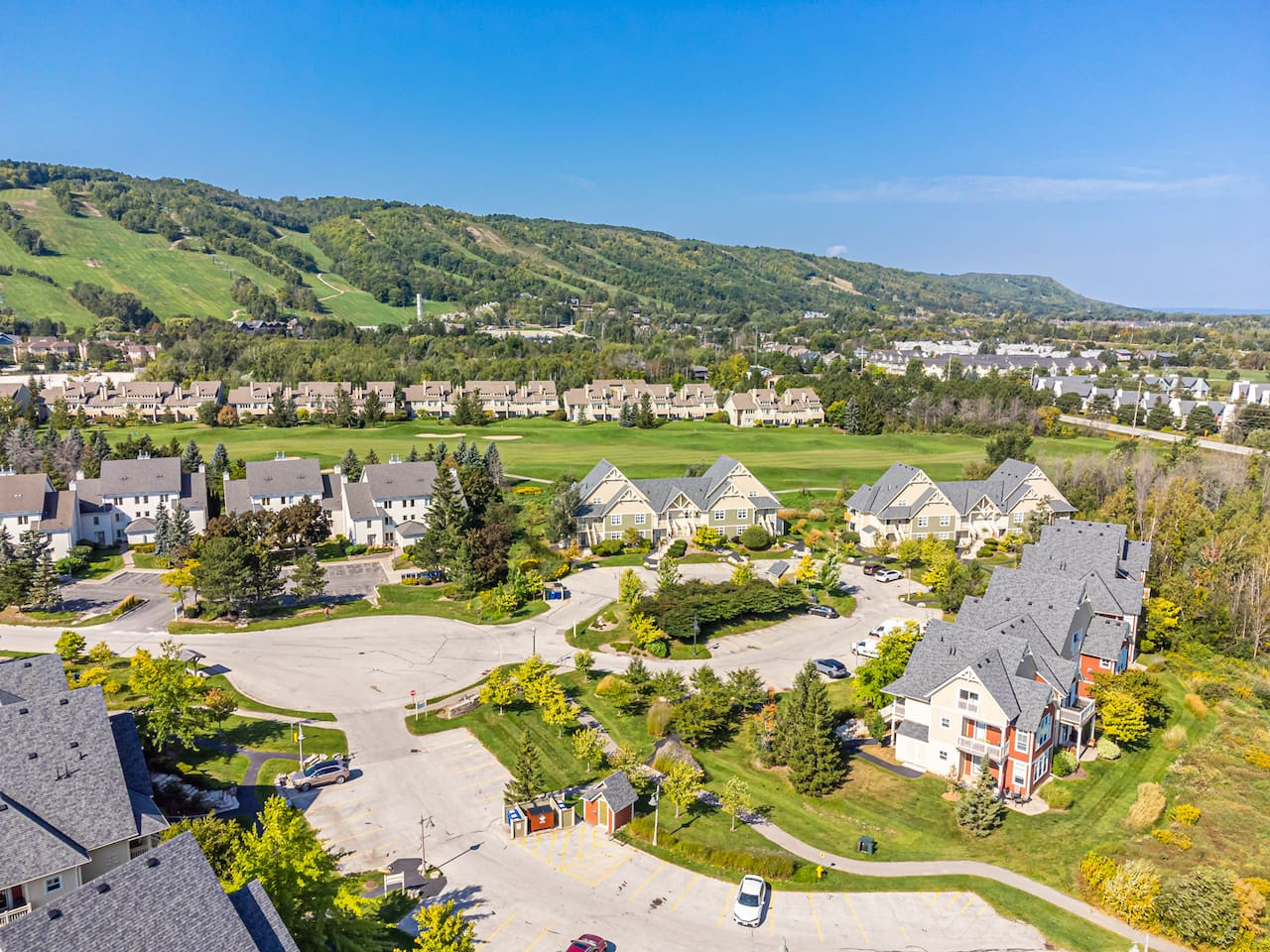 The Fairway Flat: Golf Views + Summer Pool/Hot Tub | Photo 23