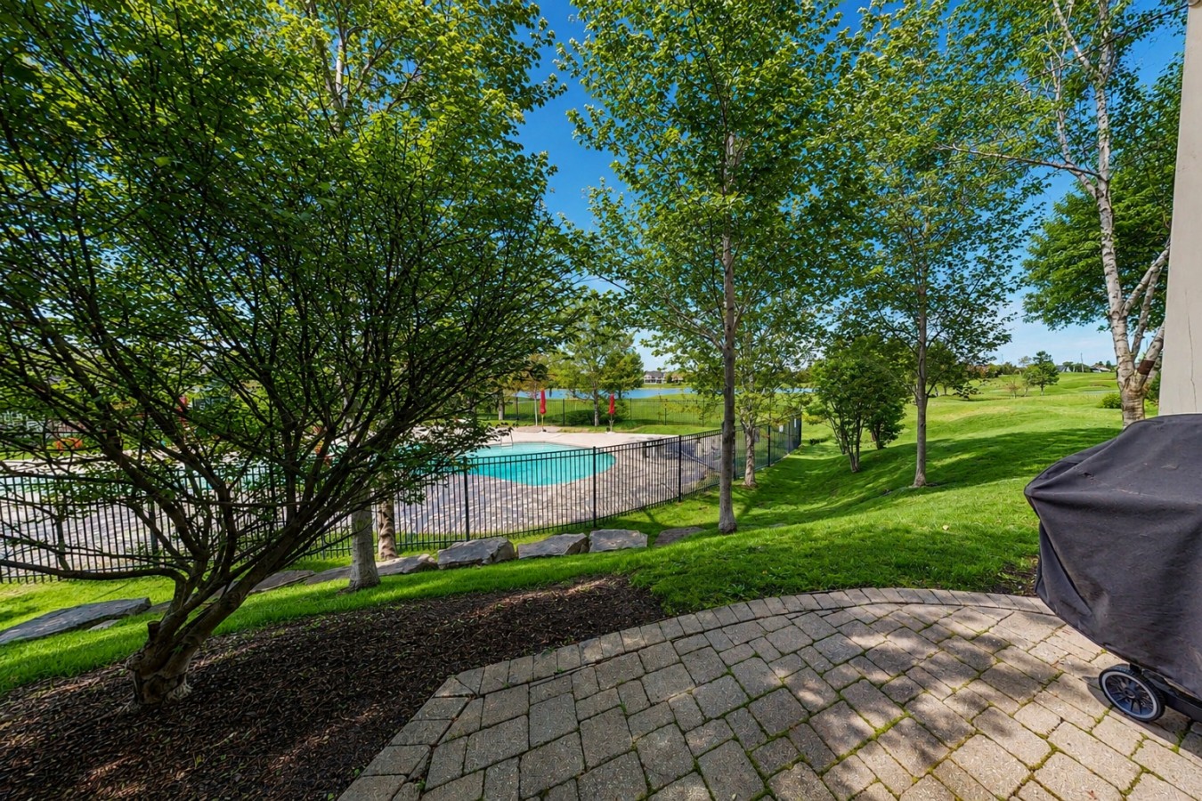 The Village Veranda: Pool Side w/ Hot Tub & Golf 4