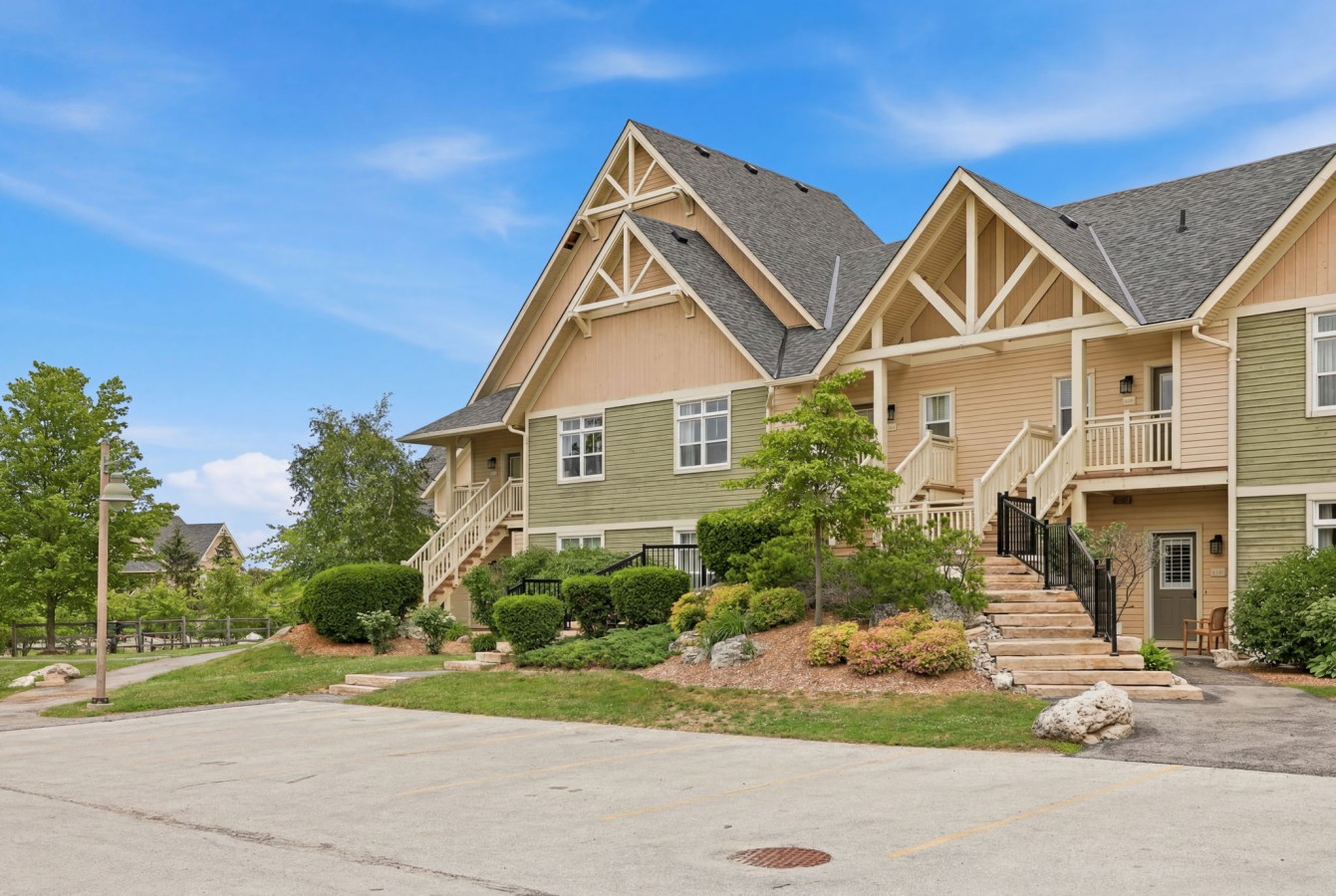 1-web-or-mls-115 Fairway Ct 216-1
