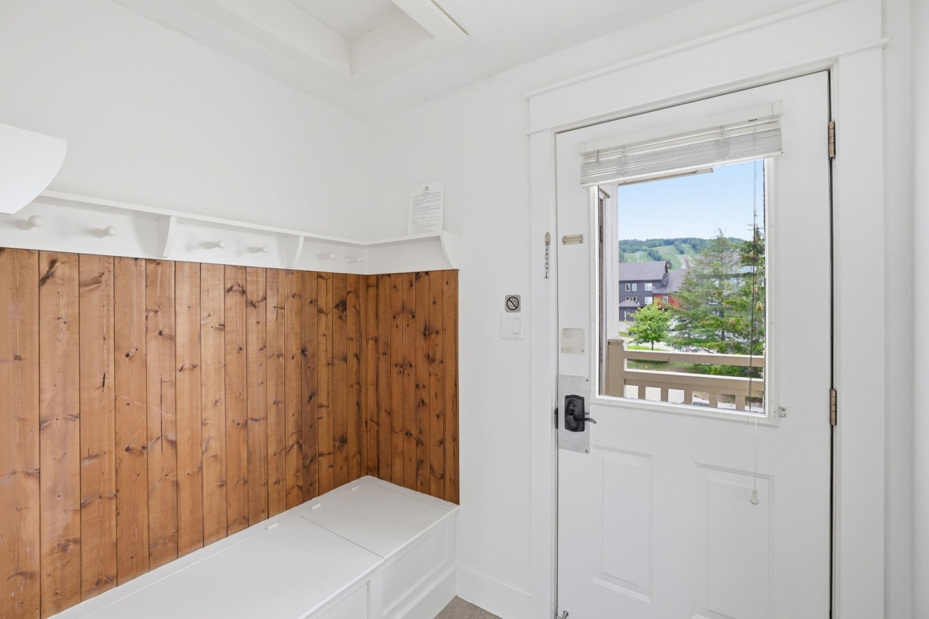7-web-or-mls-115 Fairway Ct 216-7