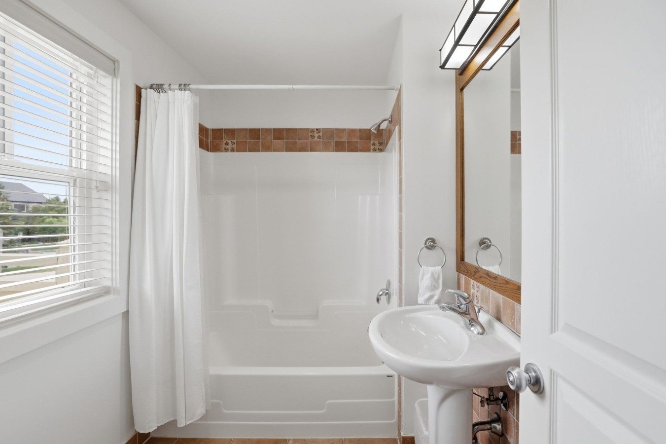 9-web-or-mls-115 Fairway Ct 216-9