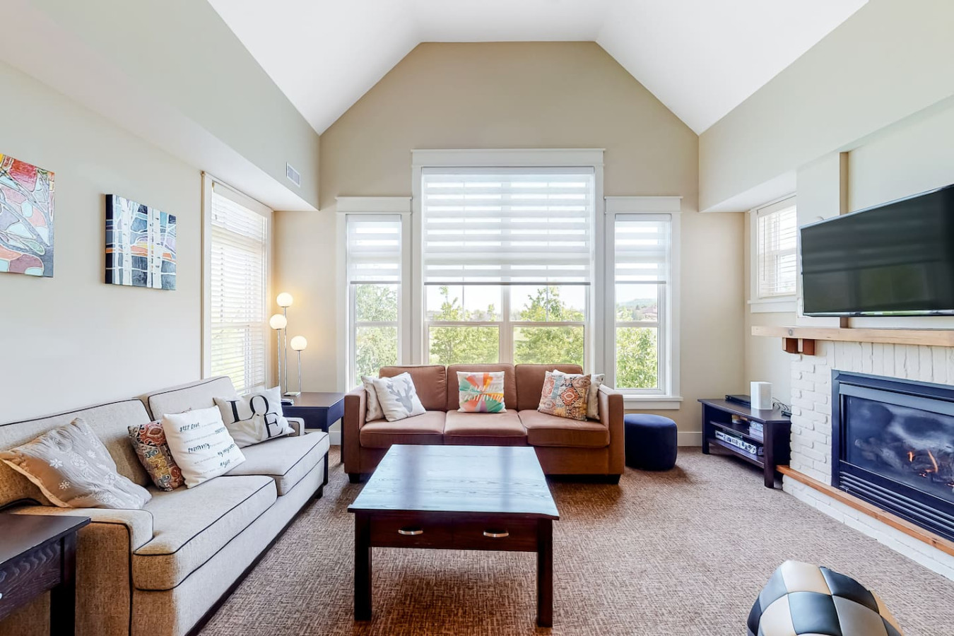 Fairway Family Retreat: Hot Tub & Mountain Views