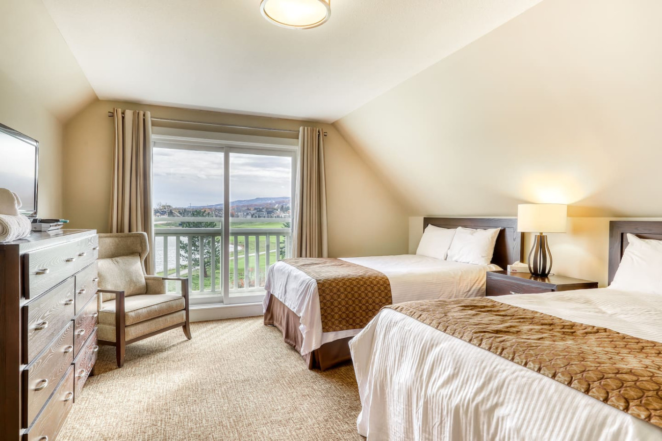 Links & Leisure: 3BDR Condo by Village + Hot Tub | Photo 3