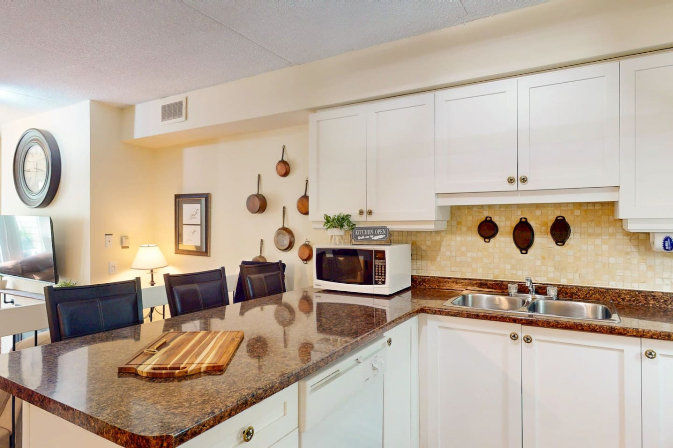 2BDR Family Getaway - Mountainside & Close to Blue | Photo 7