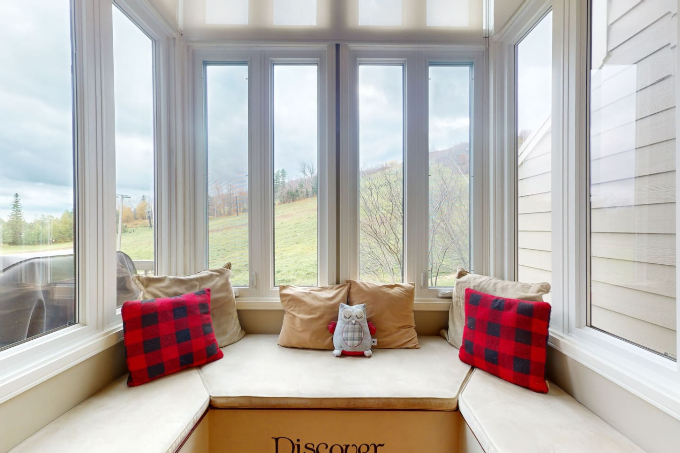 Renovated 3BDR Family Condo | Slope-Side at Blue! 9