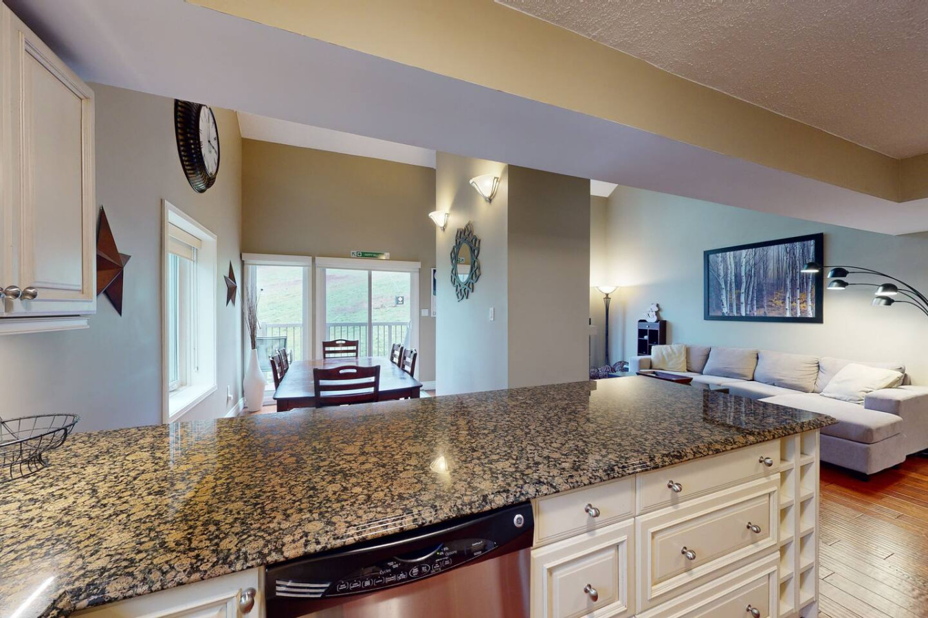 Renovated 3BDR Family Condo | Slope-Side at Blue! 12