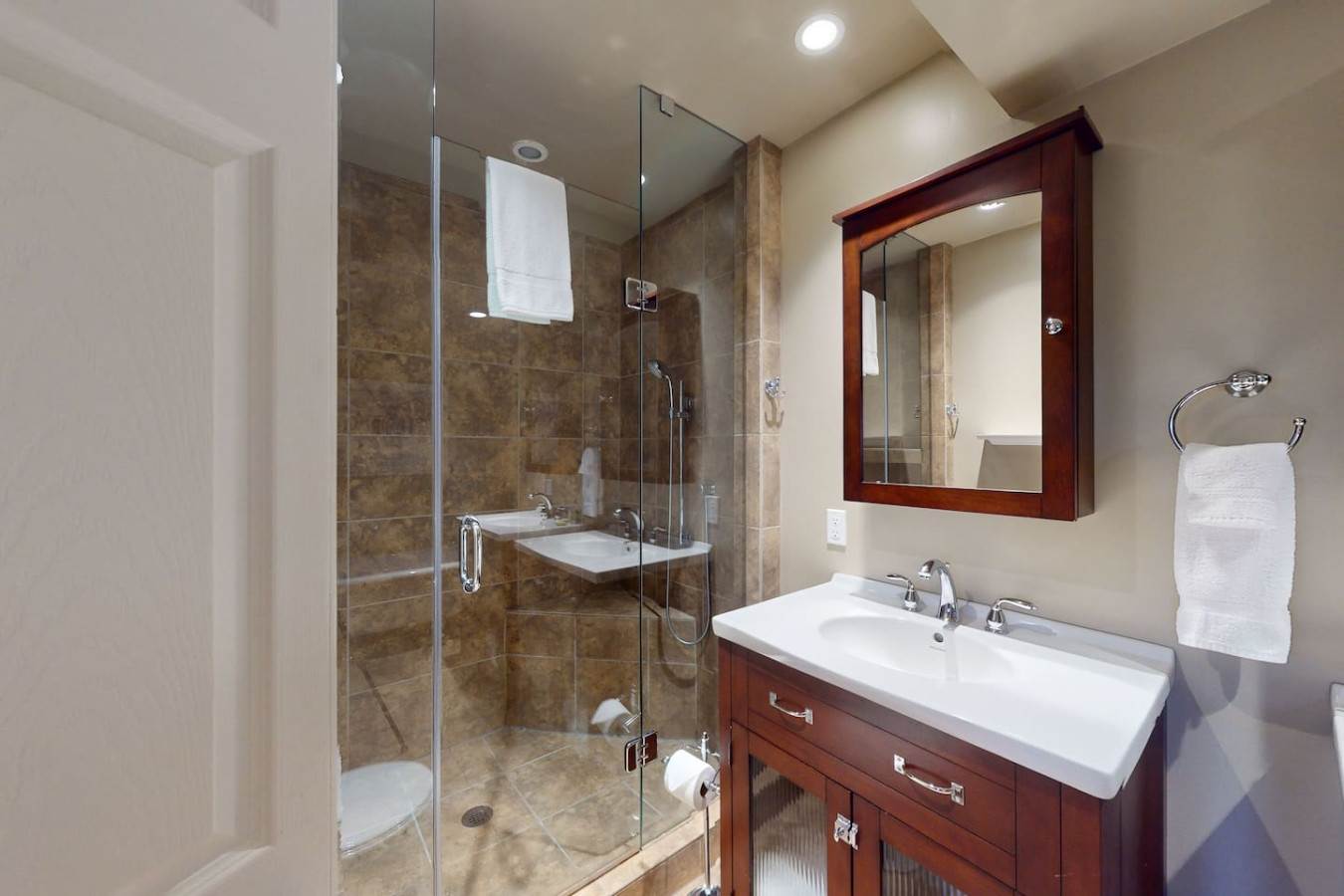 Renovated 3BDR Family Condo | Slope-Side at Blue! 19