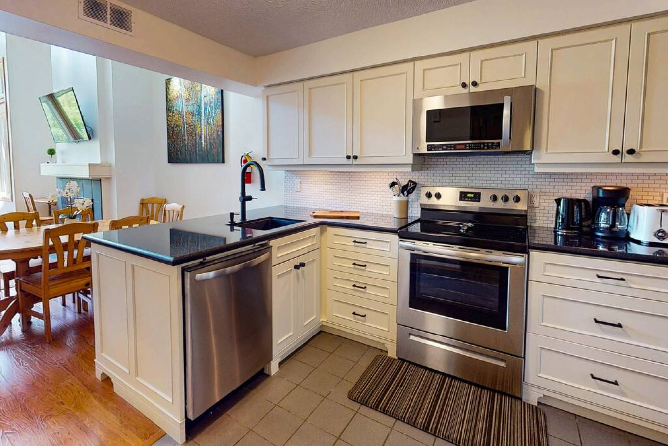 Spacious Mountain Home, Mins to BM Village! | Photo 9