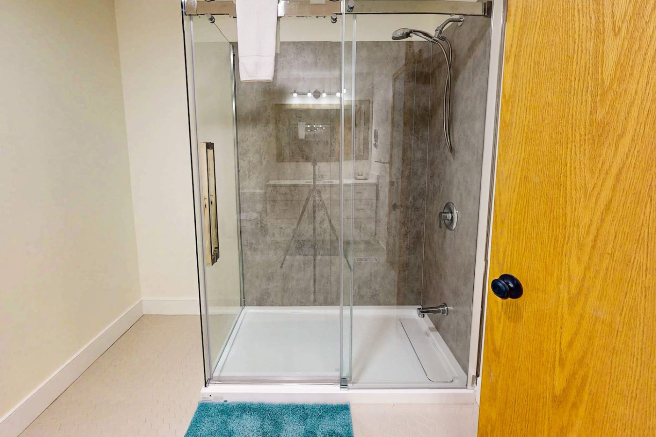 Spacious Mountain Home, Mins to BM Village! | Photo 15