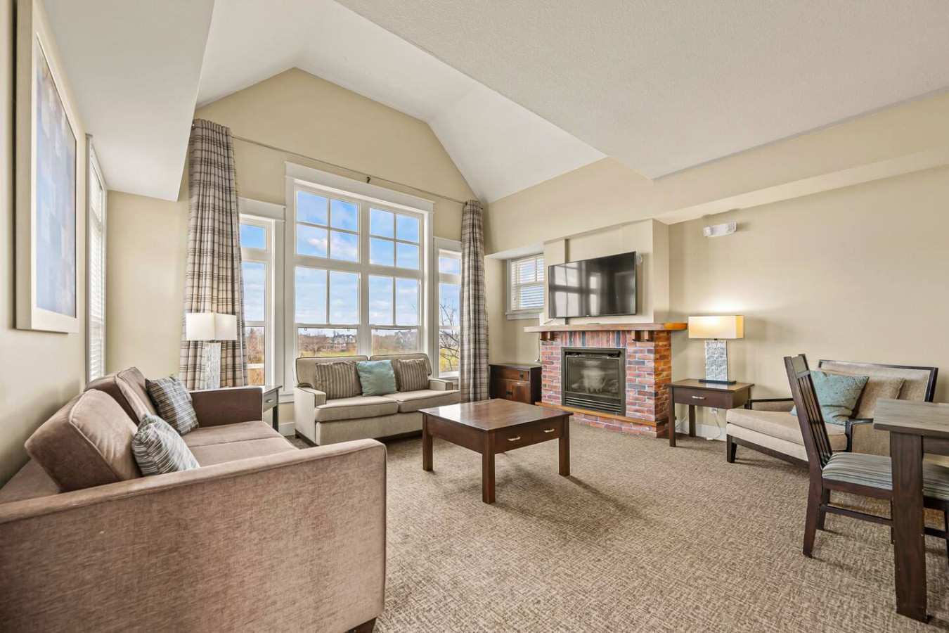 Summit Sanctuary: 18th Green Views & Summer Pool