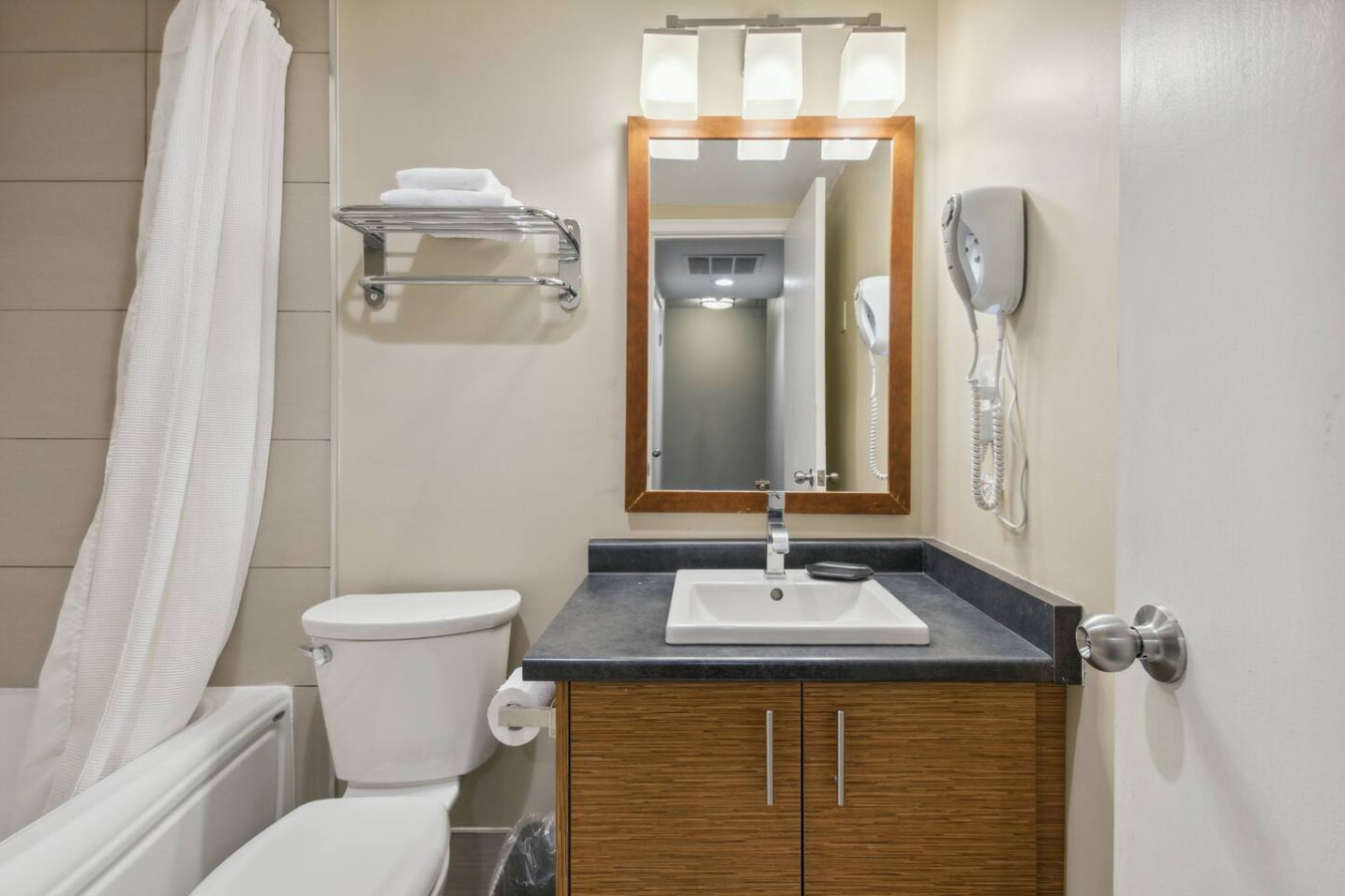 Ground-Floor Steps to Blue Mountain Home for 4 | Photo 16