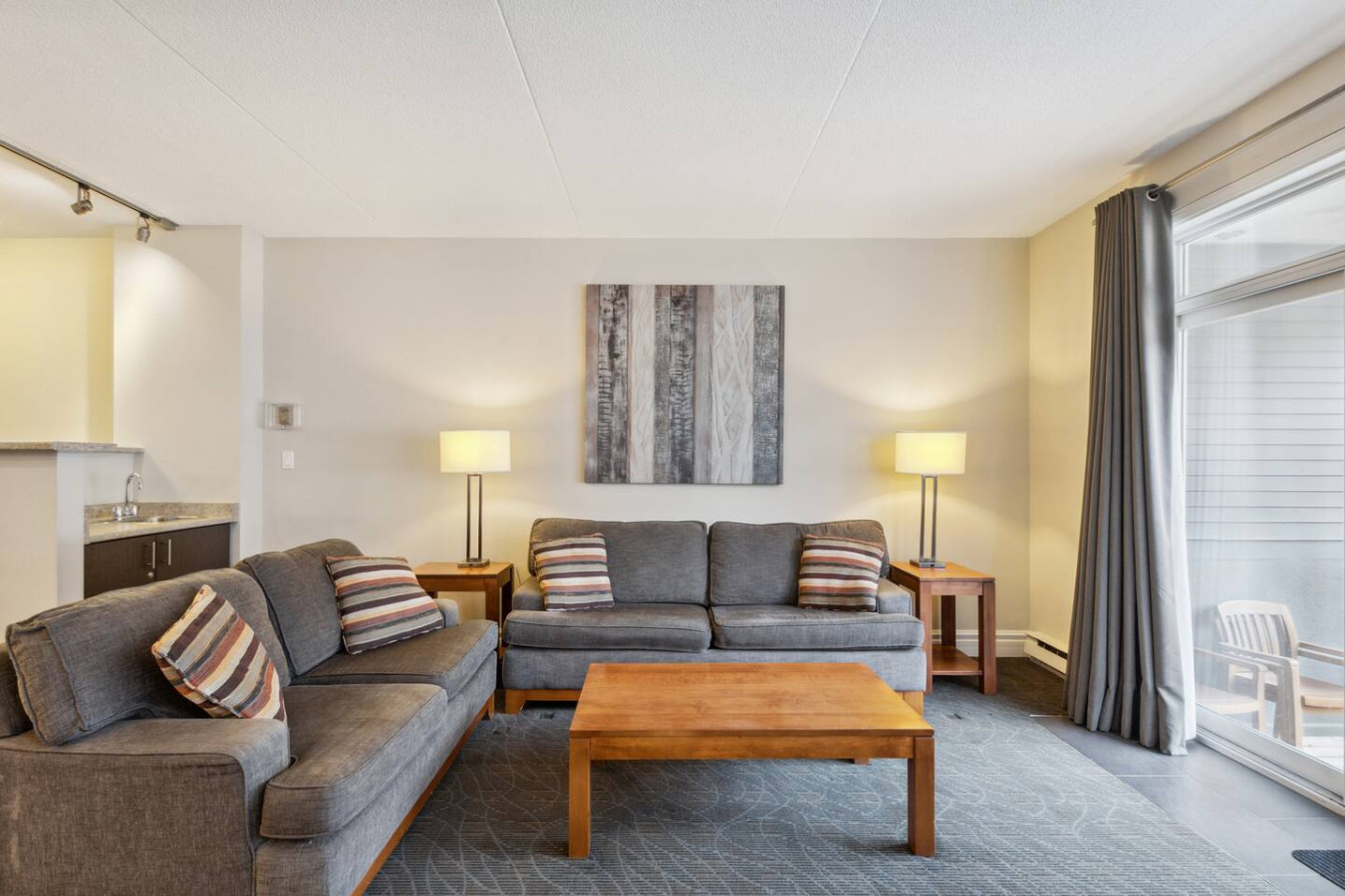 Ground-Floor Steps to Blue Mountain Home for 4 | Photo 7