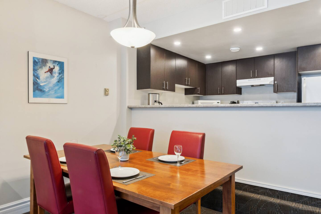 Ground-Floor Steps to Blue Mountain Home for 4 | Photo 3