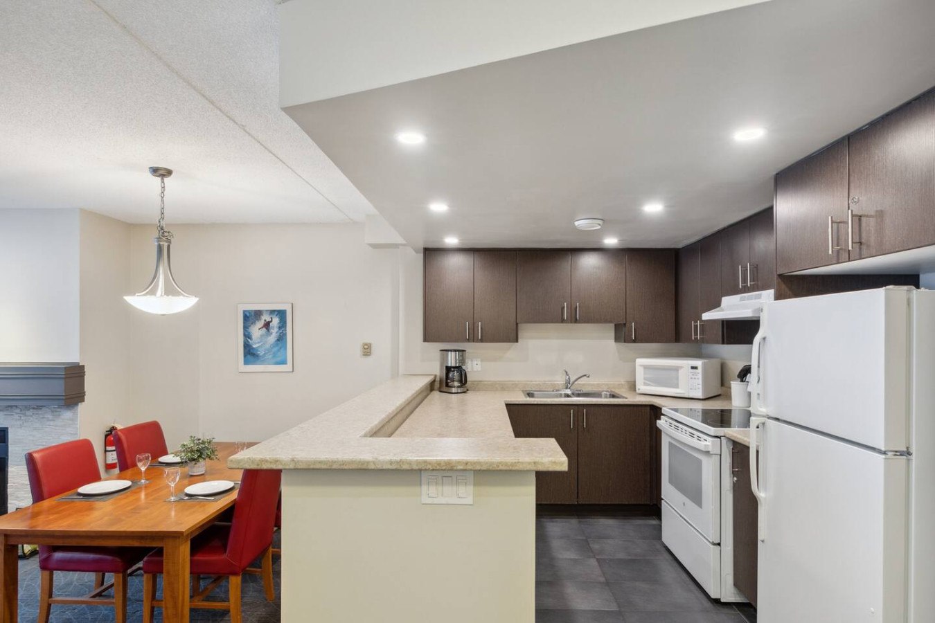 Ground-Floor Steps to Blue Mountain Home for 4 | Photo 10