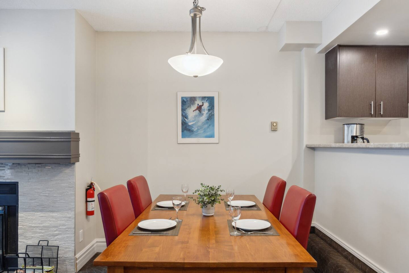 Ground-Floor Steps to Blue Mountain Home for 4 | Photo 9