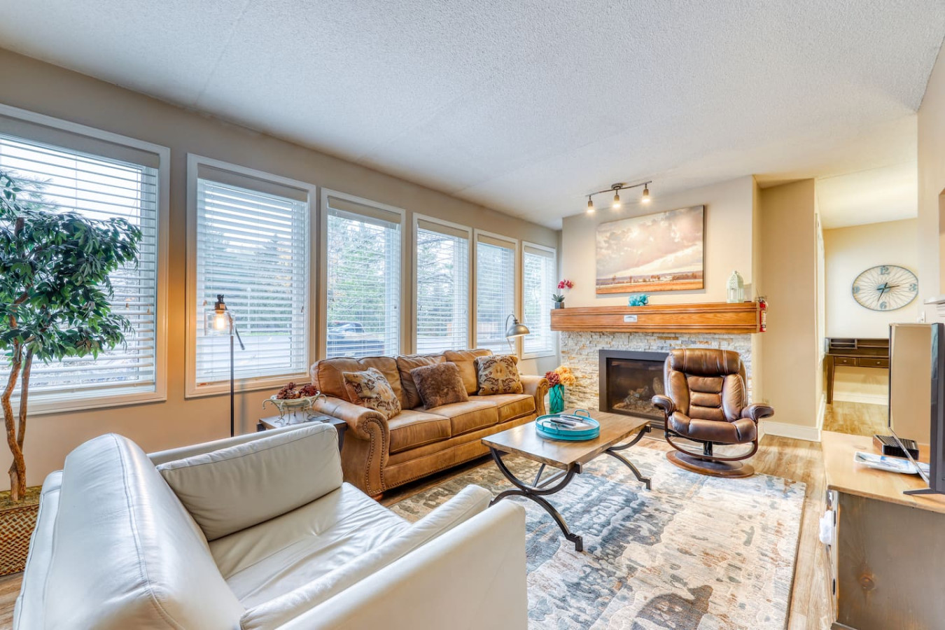 Heart of the Village Ground-Floor Condo for 7