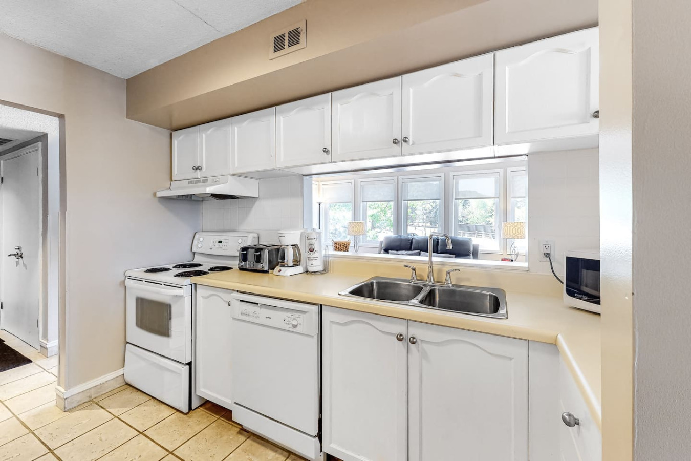 2BDR Blue Mountain Condo w/ 2 Private Balconies! | Photo 7