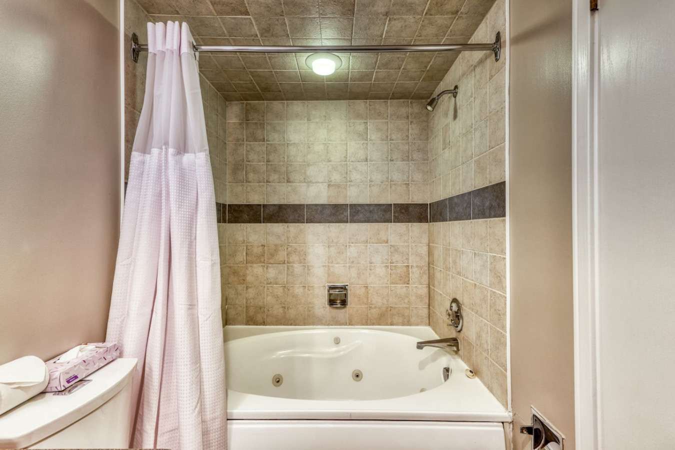 Family Blue Mountain Condo with Mountain Views | Photo 18