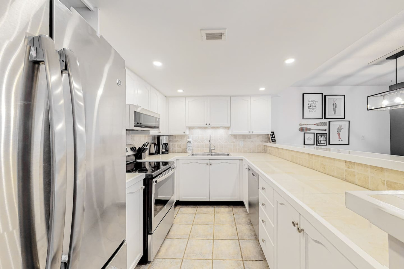 Bright & Spacious Condo, Mins to Blue & Mtn Views | Photo 2