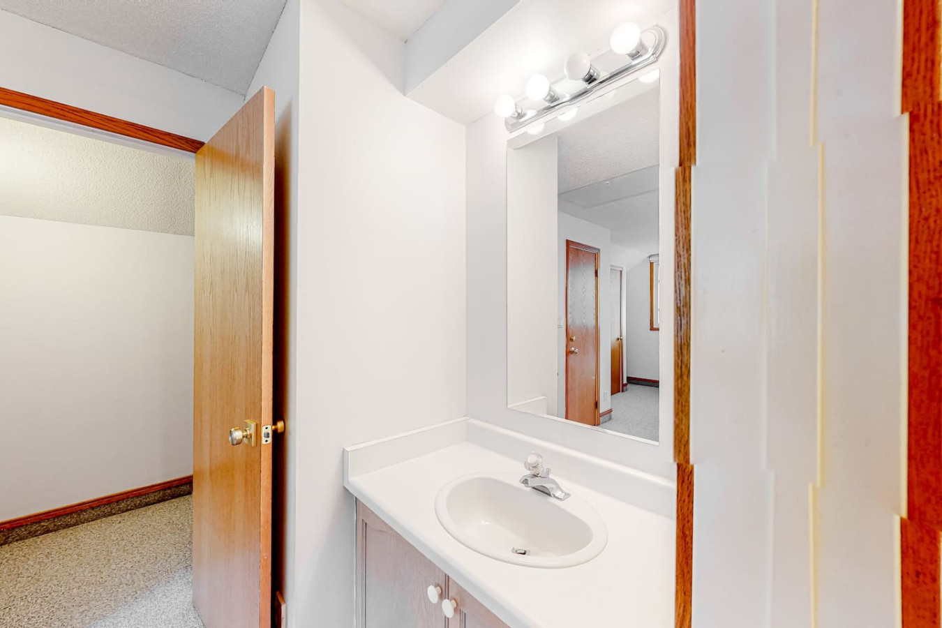 Bright & Spacious Condo, Mins to Blue & Mtn Views | Photo 13