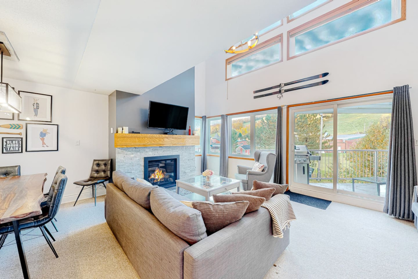 Bright & Spacious Condo, Mins to Blue & Mtn Views